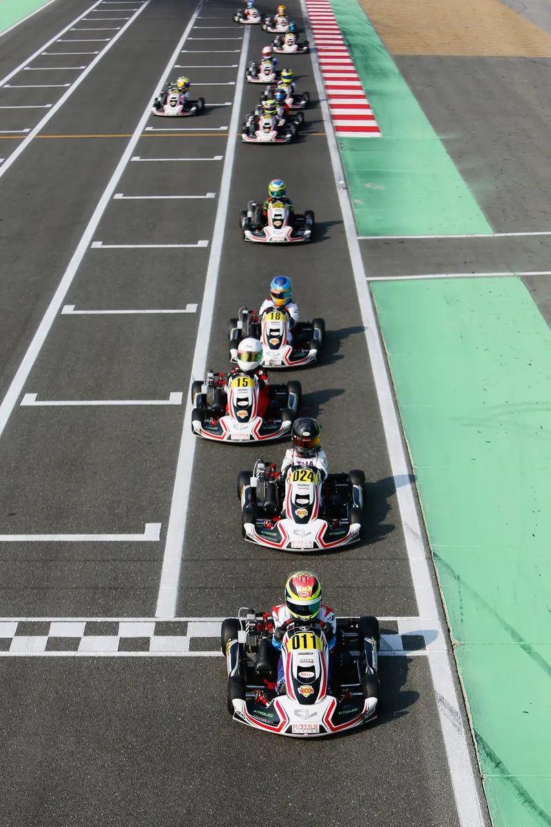 Micro MAX-förare på start- och målrakan vid Grand Finals i Bahrain 2025