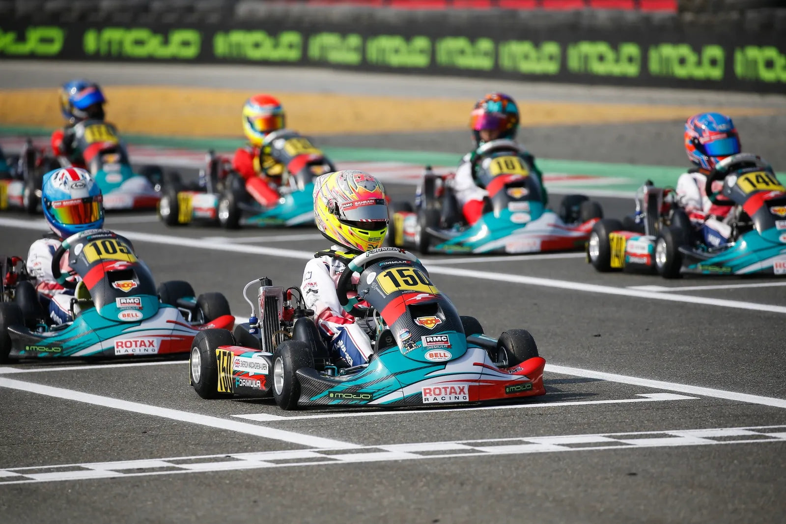 Mini MAX-förare på banan under Grand Finals 2025 i Bahrain